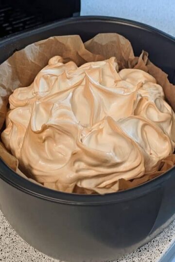 air fryer vanilla berry pavlova